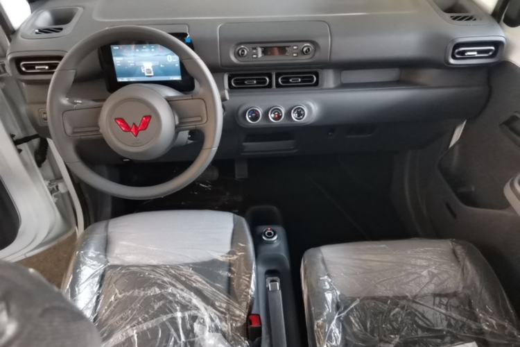 Used Wuling Zhiguang New Energy 2025 Model 305km Ambitious Edition Center Console