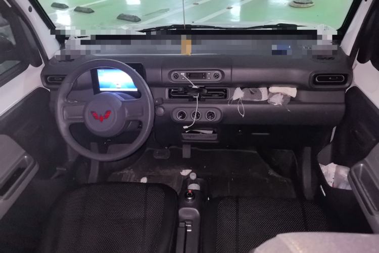 Used Wuling Zhiguang New Energy 2025 Model 305km Ambitious Edition Center Console