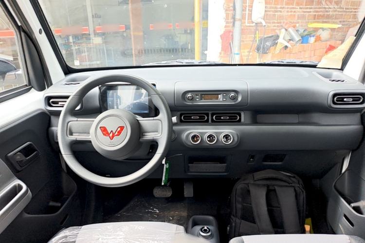 Used Wuling Zhiguang New Energy 2025 Model 305km Ambitious Edition Center Console