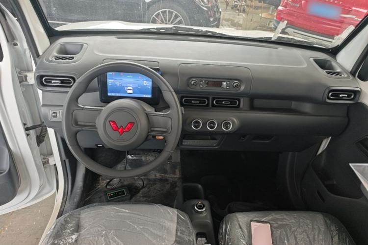 Used Wuling Zhiguang New Energy 2025 Model 305km Ambitious Edition Center Console