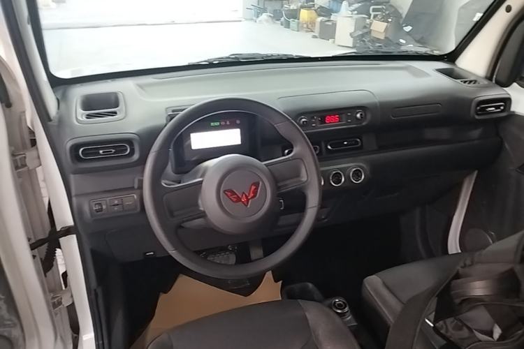 Used Wuling Zhiguang New Energy 2025 Comfort Model Center Console