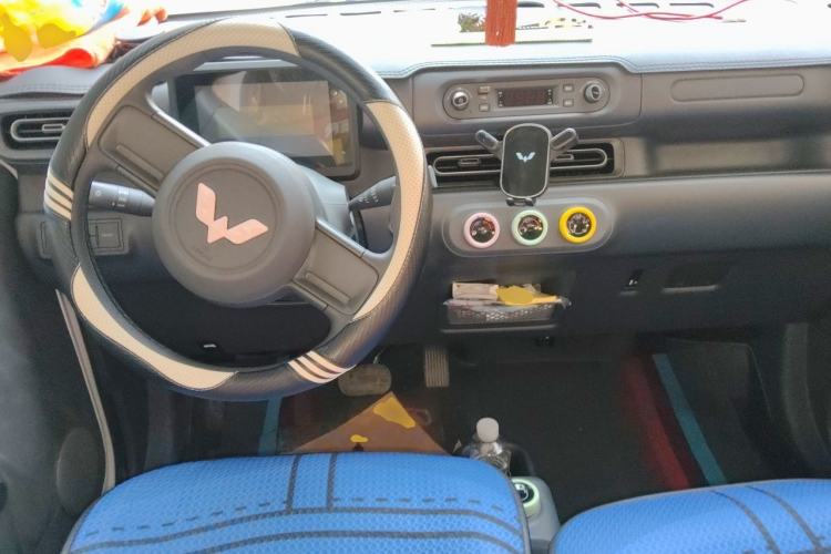 Used Wuling Zhiguang New Energy 2025 Standard Model Center Console