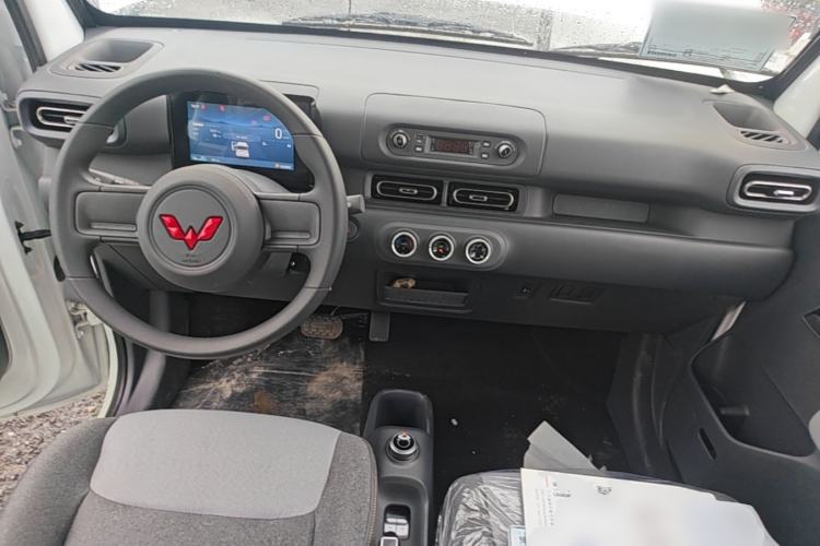 Used Wuling Zhiguang New Energy 2025 Model 305km Ambitious Edition Center Console