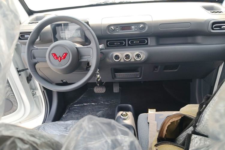 Used Wuling Zhiguang New Energy 2025 Comfort Model Center Console