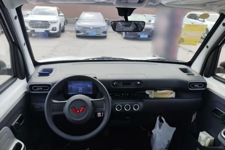Used Wuling Zhiguang New Energy 2025 Model 305km Ambitious Edition Center Console