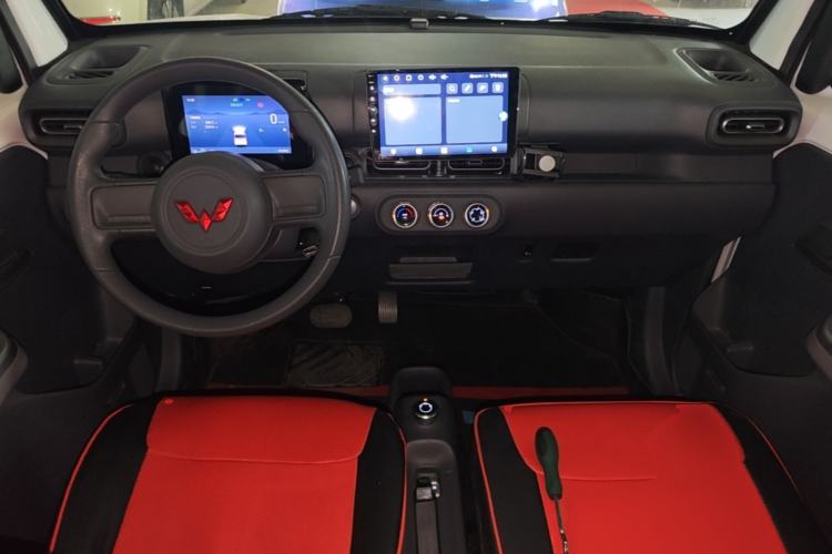 Used Wuling Zhiguang New Energy 2025 Model 305km Ambitious Edition Center Console