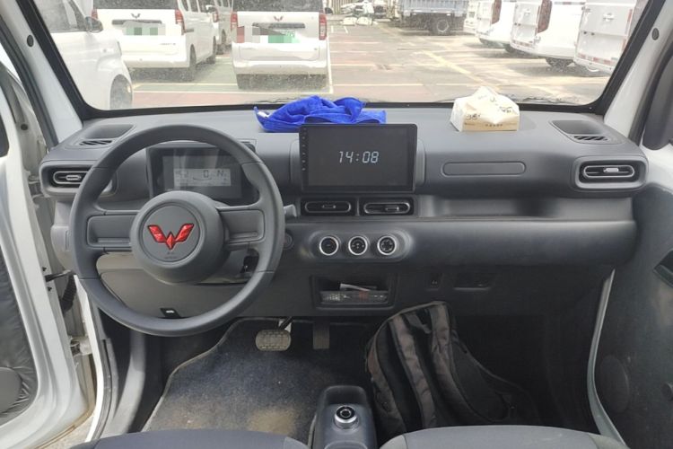 Used Wuling Zhiguang New Energy 2025 Standard Model Center Console