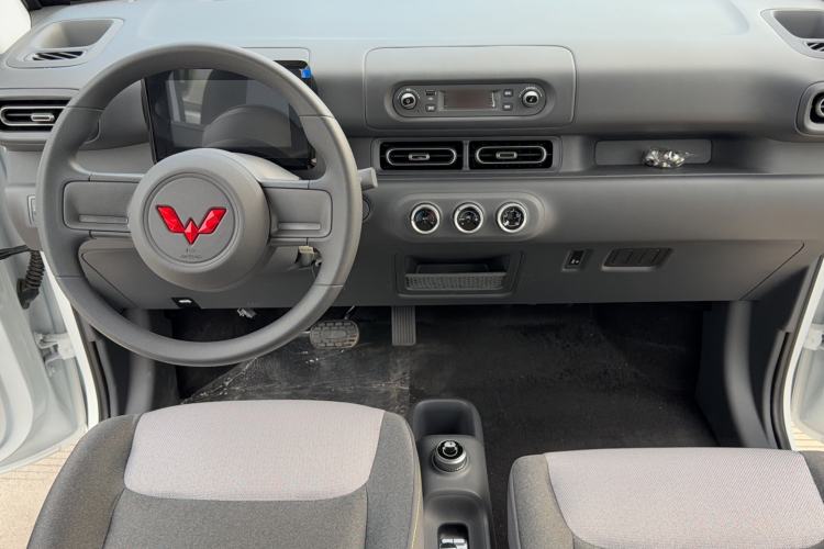 Used Wuling Zhiguang New Energy 2025 Model 305km Ambitious Edition Center Console