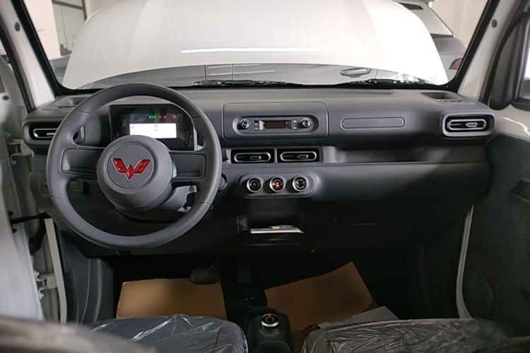 Used Wuling Zhiguang New Energy 2025 Comfort Model Center Console