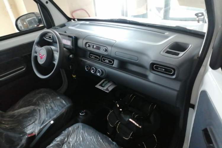 Used Wuling Zhiguang New Energy 2025 Comfort Model Center Console