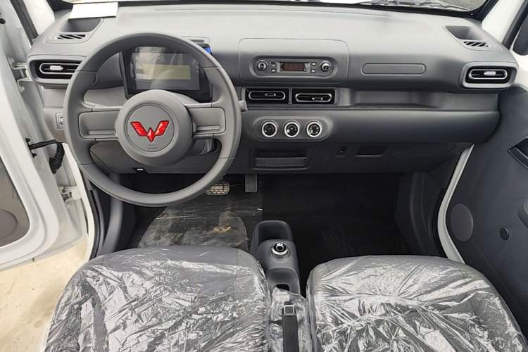 Used Wuling Zhiguang New Energy 2025 Standard Model Center Console