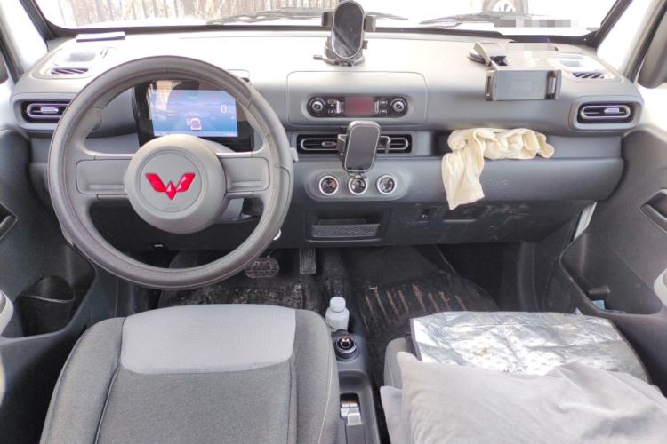 Used Wuling Zhiguang New Energy 2025 Model 305km Ambitious Edition Center Console