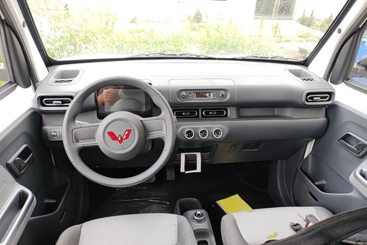Used Wuling Zhiguang New Energy 2025 Model 305km Ambitious Edition Center Console