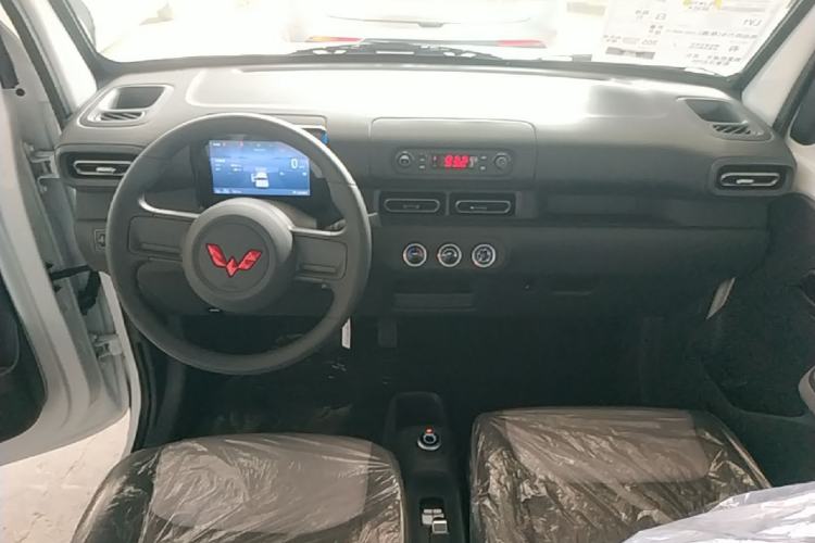 Used Wuling Zhiguang New Energy 2025 Model 305km Ambitious Edition Center Console