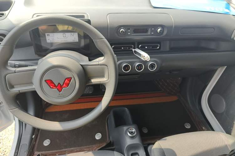 Used Wuling Zhiguang New Energy 2025 Standard Model Center Console