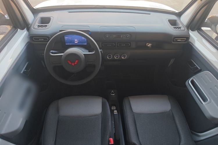 Used Wuling Zhiguang New Energy 2025 Model 305km Ambitious Edition Center Console