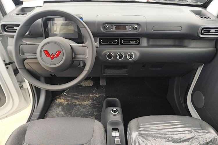 Used Wuling Zhiguang New Energy 2025 Standard Model Center Console