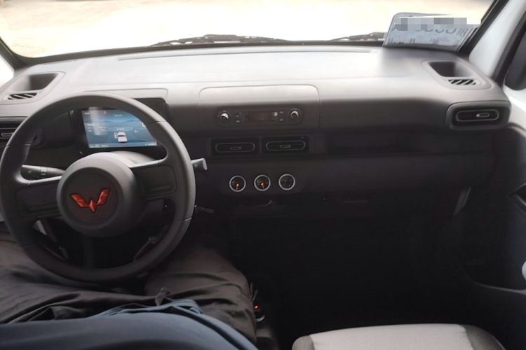 Used Wuling Zhiguang New Energy 2025 Model 305km Ambitious Edition Center Console