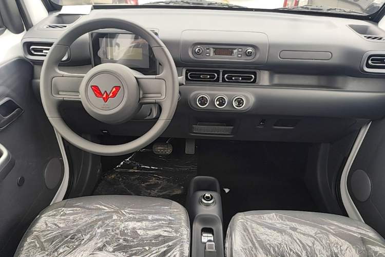 Used Wuling Zhiguang New Energy 2025 Standard Model Center Console