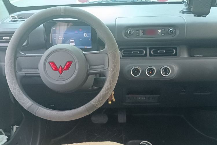 Used Wuling Zhiguang New Energy 2025 Model 305km Ambitious Edition Center Console