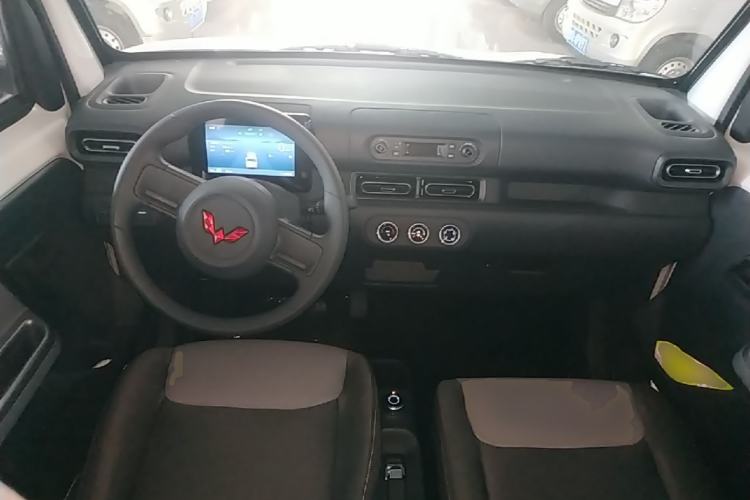 Used Wuling Zhiguang New Energy 2025 Model 305km Ambitious Edition Center Console
