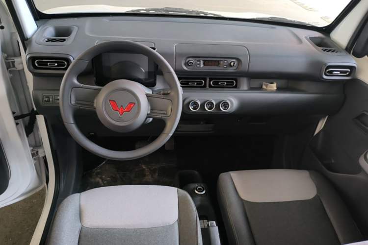 Used Wuling Zhiguang New Energy 2025 Model 305km Ambitious Edition Center Console