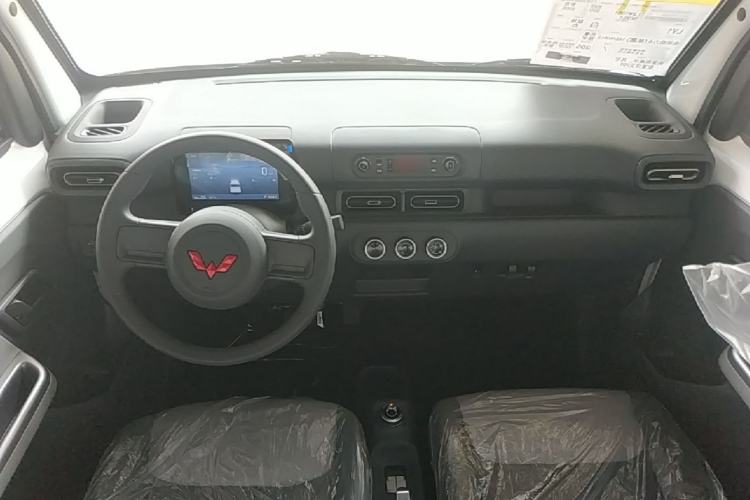 Used Wuling Zhiguang New Energy 2025 Model 305km Ambitious Edition Center Console
