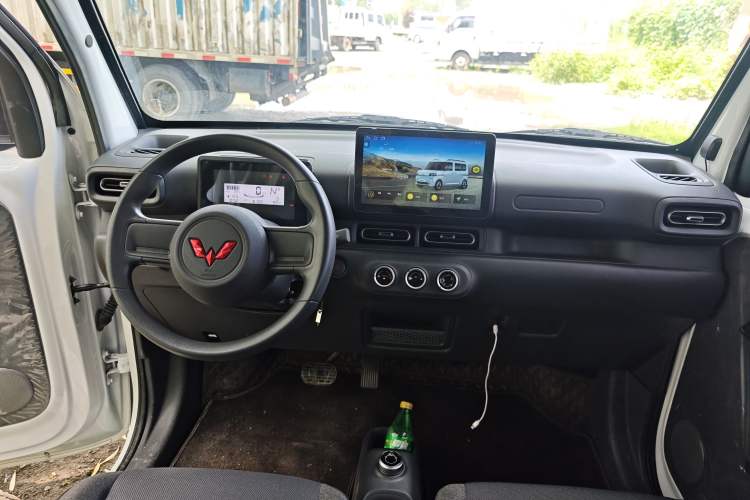 Used Wuling Zhiguang New Energy 2025 Standard Model Center Console
