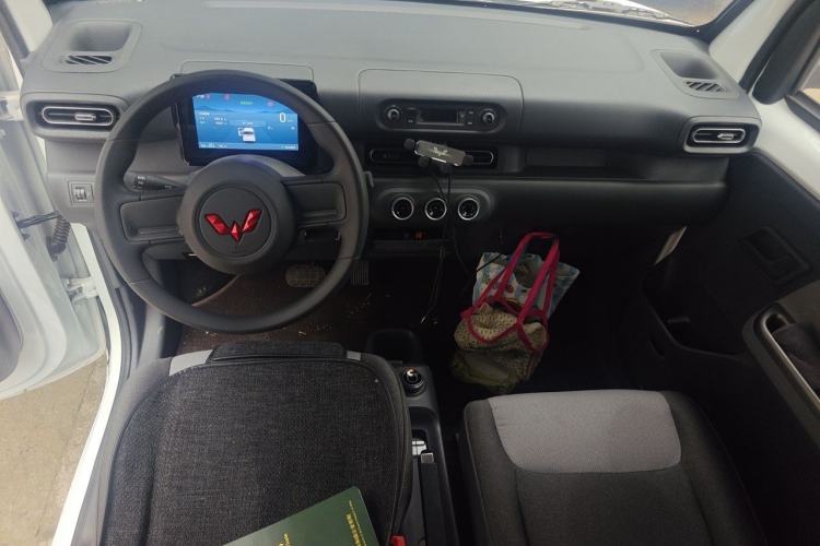 Used Wuling Zhiguang New Energy 2025 Model 305km Ambitious Edition Center Console