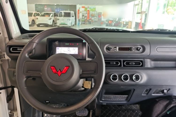 Used Wuling Zhiguang New Energy 2025 Comfort Model Center Console