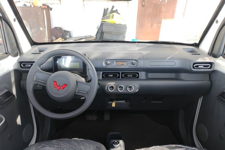 Used Wuling Zhiguang New Energy 2025 Comfort Model Center Console