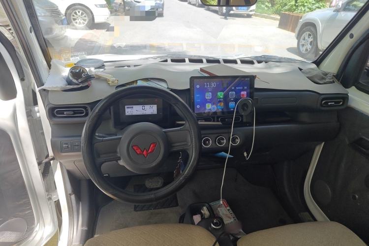 Used Wuling Zhiguang New Energy 2025 Standard Model Center Console