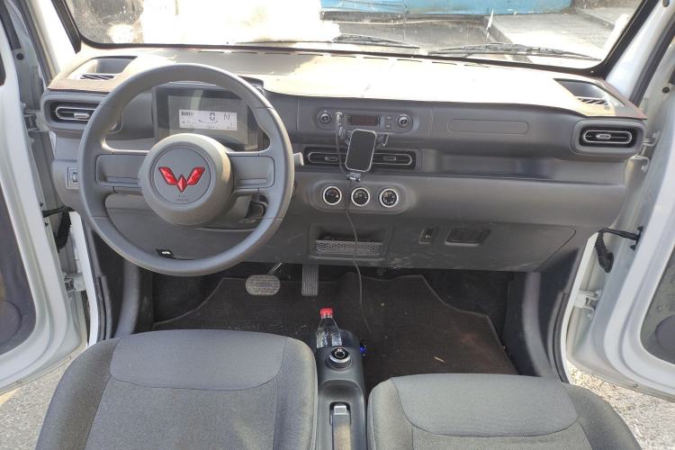 Used Wuling Zhiguang New Energy 2025 Standard Model Center Console