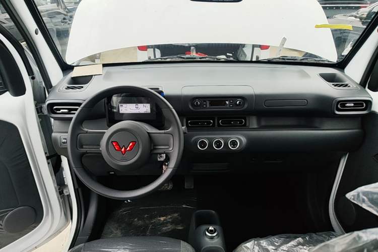 Used Wuling Zhiguang New Energy 2025 Standard Model Center Console