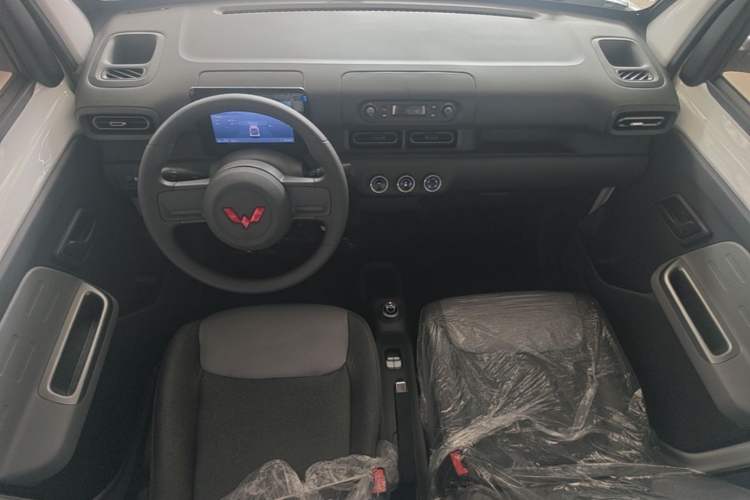 Used Wuling Zhiguang New Energy 2025 Model 305km Ambitious Edition Center Console