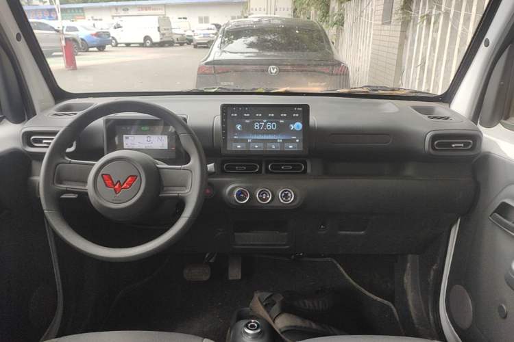 Used Wuling Zhiguang New Energy 2025 Standard Model Center Console