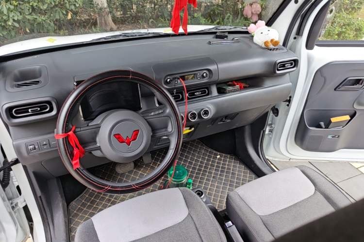 Used Wuling Zhiguang New Energy 2025 Model 305km Ambitious Edition Center Console