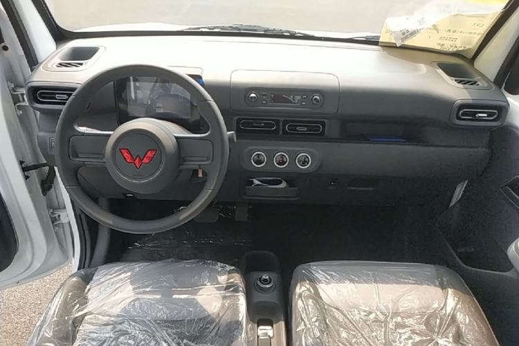 Used Wuling Zhiguang New Energy 2025 Model 305km Ambitious Edition Center Console