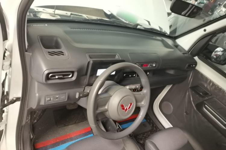 Used Wuling Zhiguang New Energy 2025 Standard Model Center Console