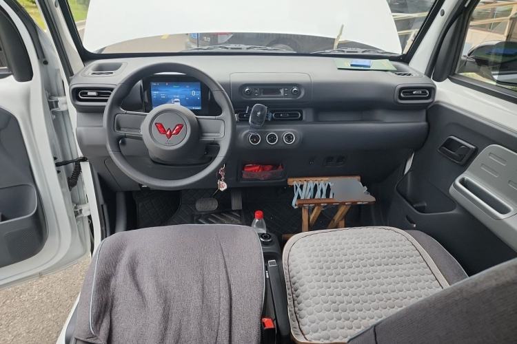 Used Wuling Zhiguang New Energy 2025 Model 305km Ambitious Edition Center Console