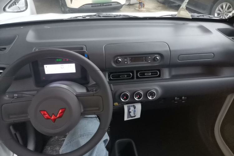 Used Wuling Zhiguang New Energy 2025 Standard Model Center Console
