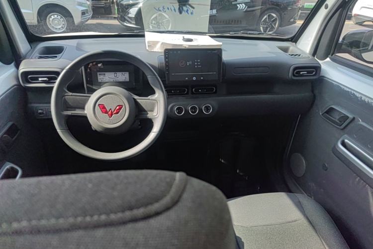 Used Wuling Zhiguang New Energy 2025 Comfort Model Center Console