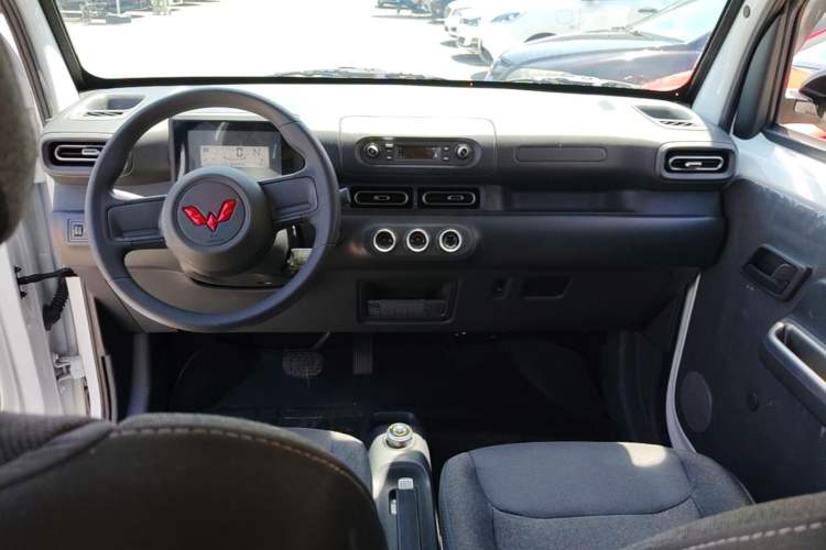 Used Wuling Zhiguang New Energy 2025 Standard Model Center Console