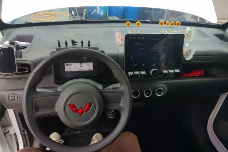 Used Wuling Zhiguang New Energy 2025 Standard Model Center Console
