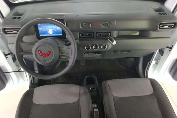 Used Wuling Zhiguang New Energy 2025 Model 305km Ambitious Edition Center Console