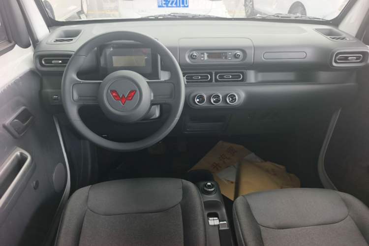 Used Wuling Zhiguang New Energy 2025 Standard Model Center Console