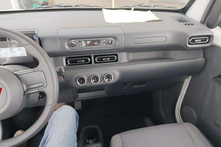 Used Wuling Zhiguang New Energy 2025 Comfort Model Center Console