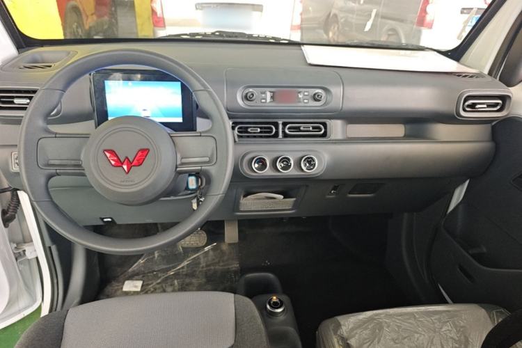 Used Wuling Zhiguang New Energy 2025 Model 305km Ambitious Edition Center Console