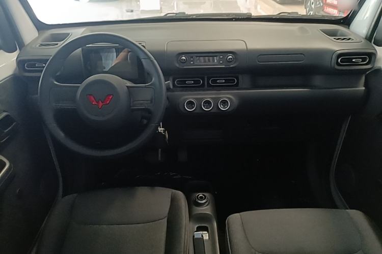 Used Wuling Zhiguang New Energy 2025 Comfort Model Center Console