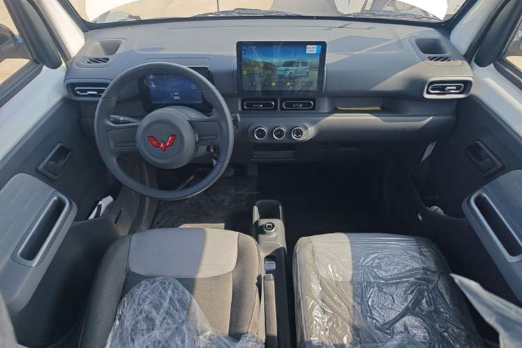 Used Wuling Zhiguang New Energy 2025 Model 305km Ambitious Edition Center Console